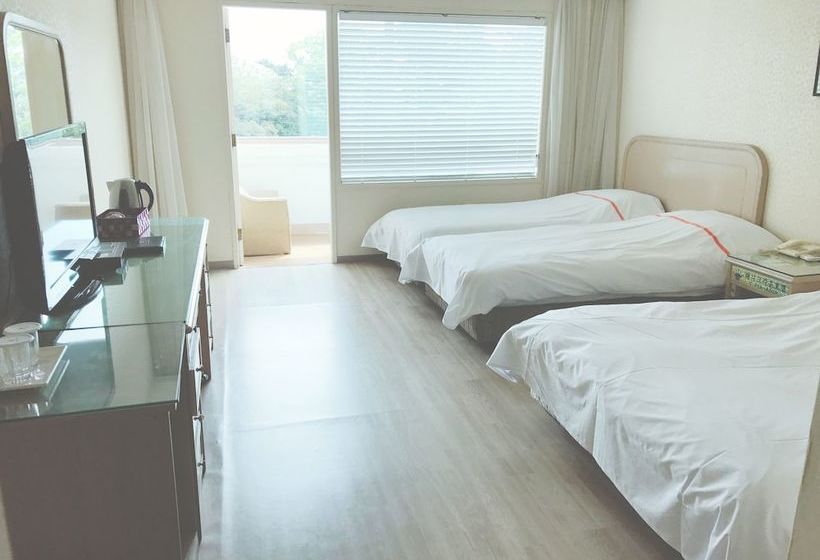 Hotel Jeju Honeycrown