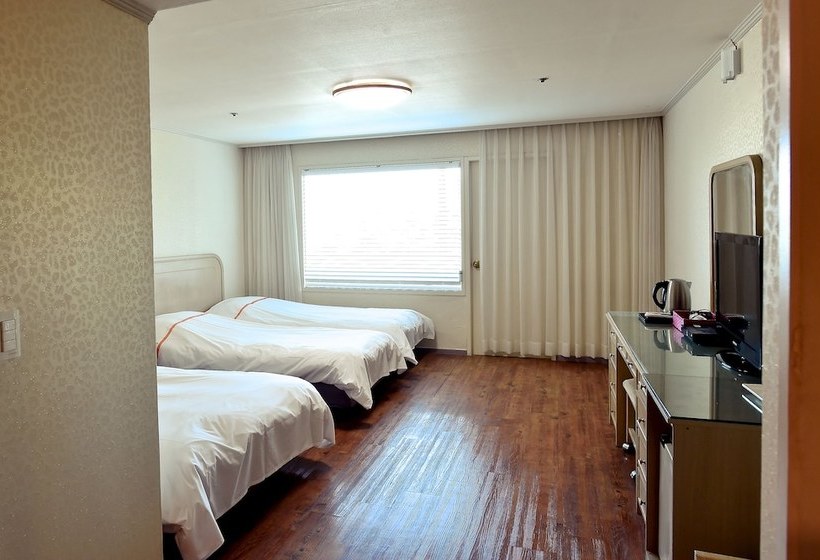 Hotel Jeju Honeycrown