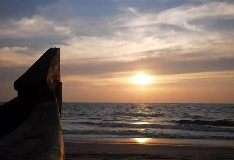 Hotel Reds Residency Homestay