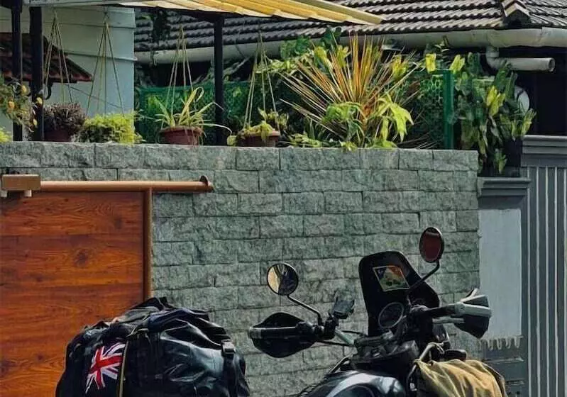 Hotel Reds Residency Homestay