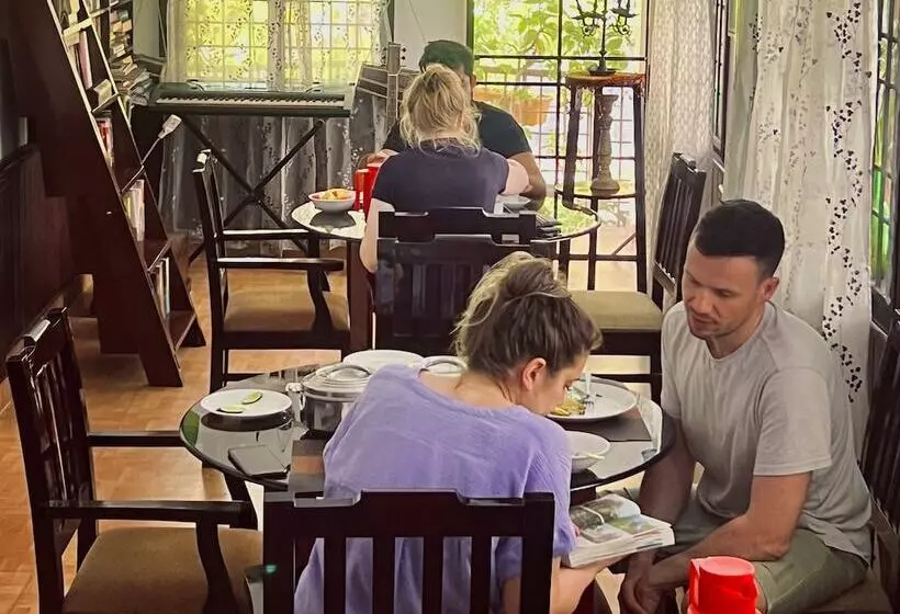 Hotel Reds Residency Homestay