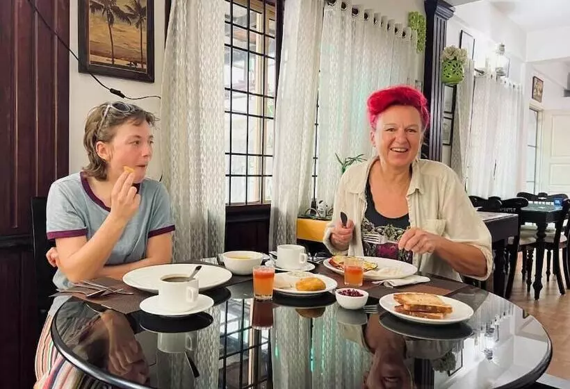 Hotel Reds Residency Homestay