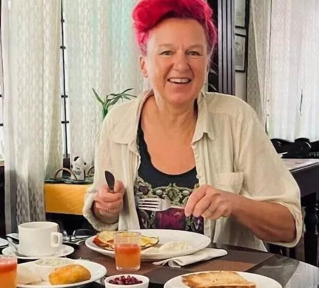 Hotel Reds Residency Homestay