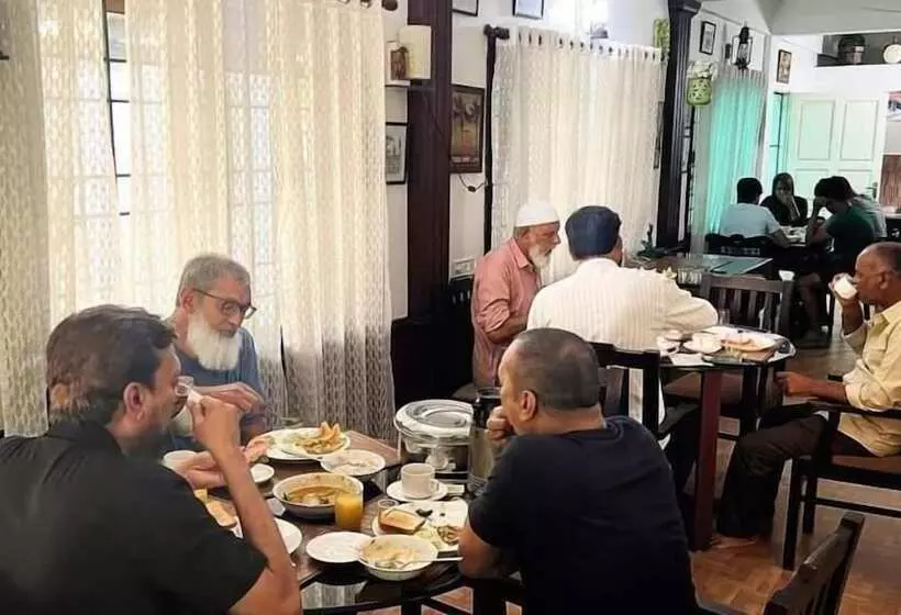 Hotel Reds Residency Homestay