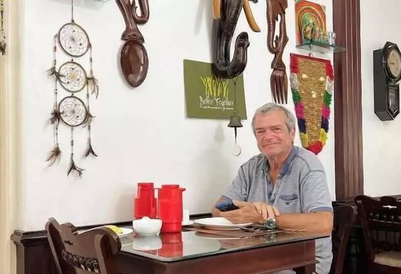 Hotel Reds Residency Homestay