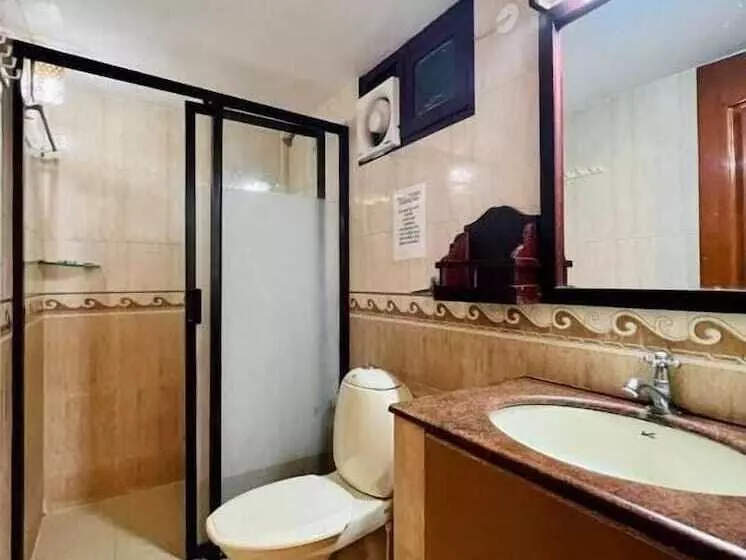 Hotel Reds Residency Homestay