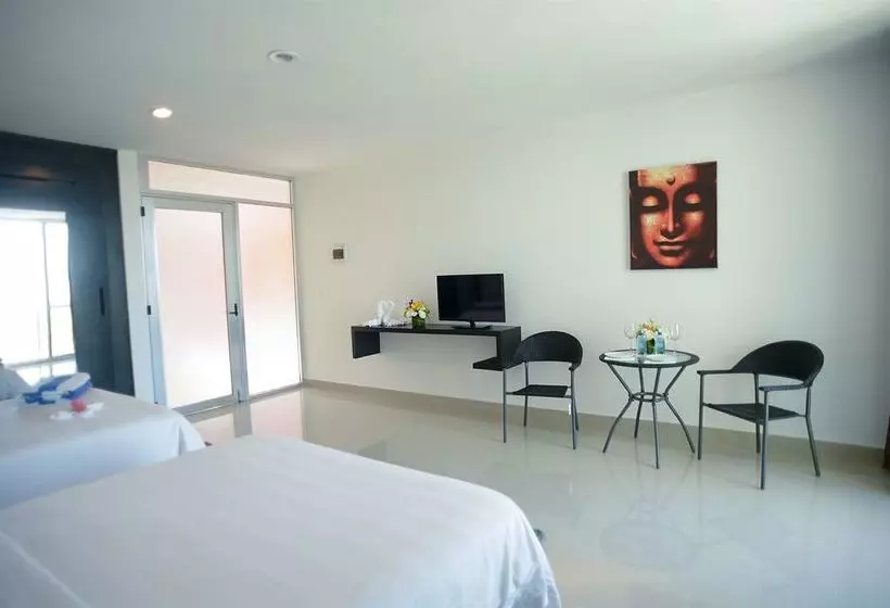 ホテル Sunrise 42 Suites