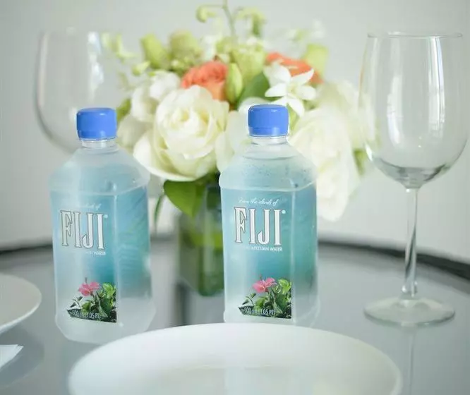 ホテル Sunrise 42 Suites