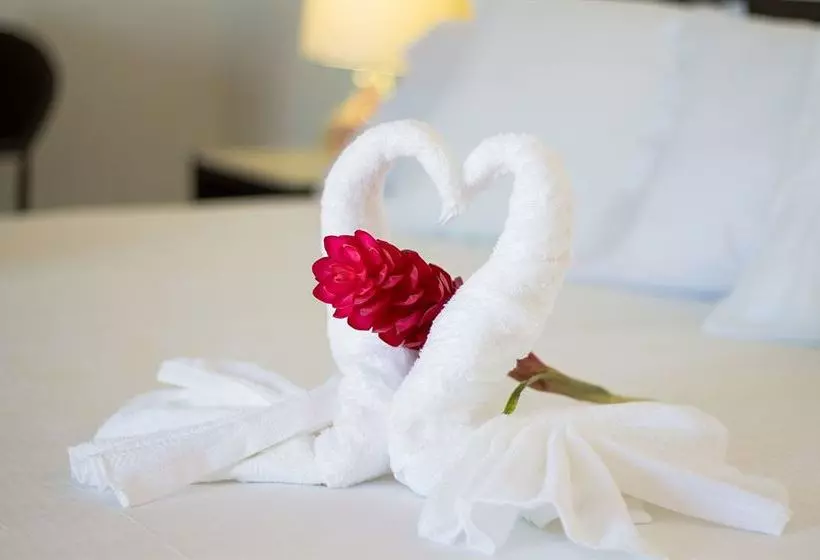 ホテル Sunrise 42 Suites