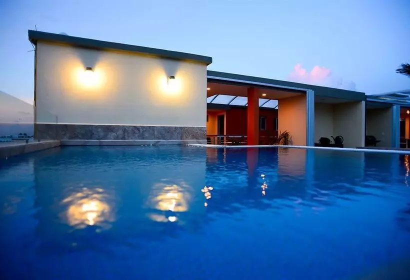 ホテル Sunrise 42 Suites