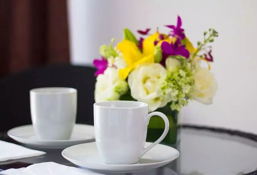 ホテル Sunrise 42 Suites