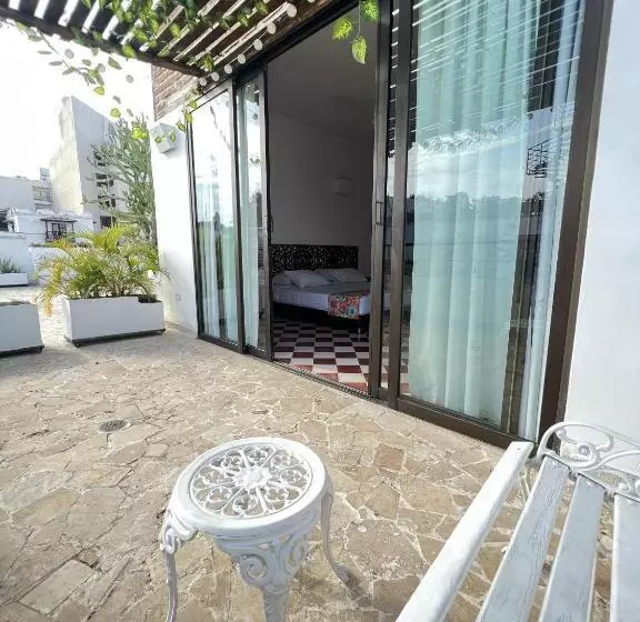 هتل The Orange House Santa Marta