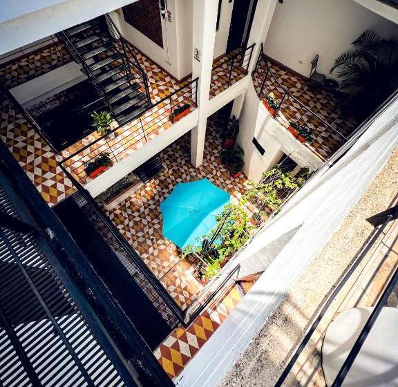 هتل The Orange House Santa Marta