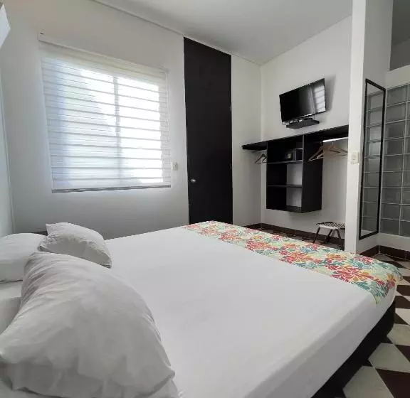 هتل The Orange House Santa Marta