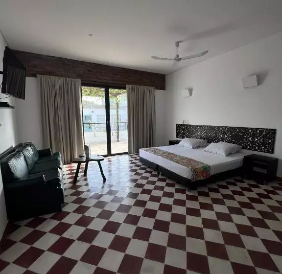 هتل The Orange House Santa Marta