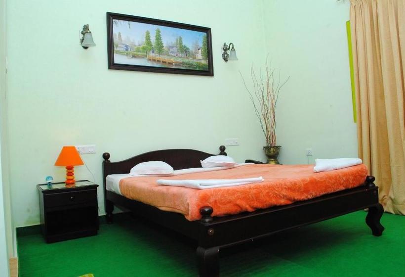 Hotel Woodpecker Resort