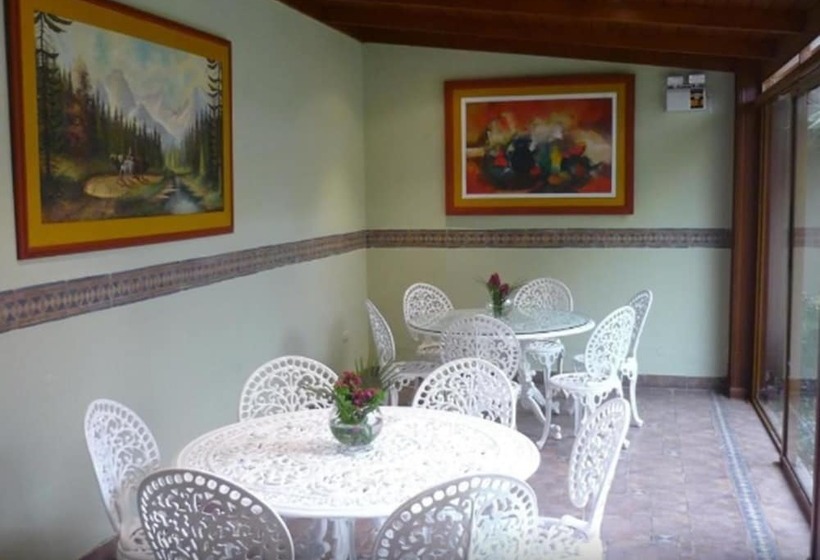 פנסיון Sevilla House