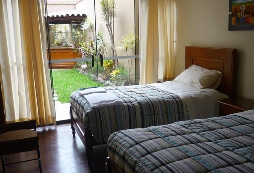 פנסיון Sevilla House