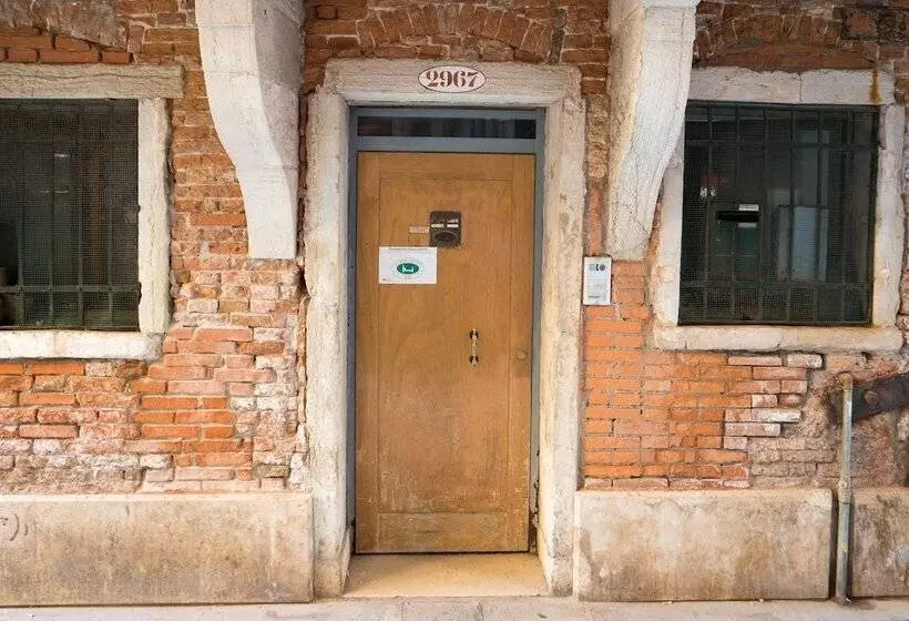 Backpackers House Venice   Hostel