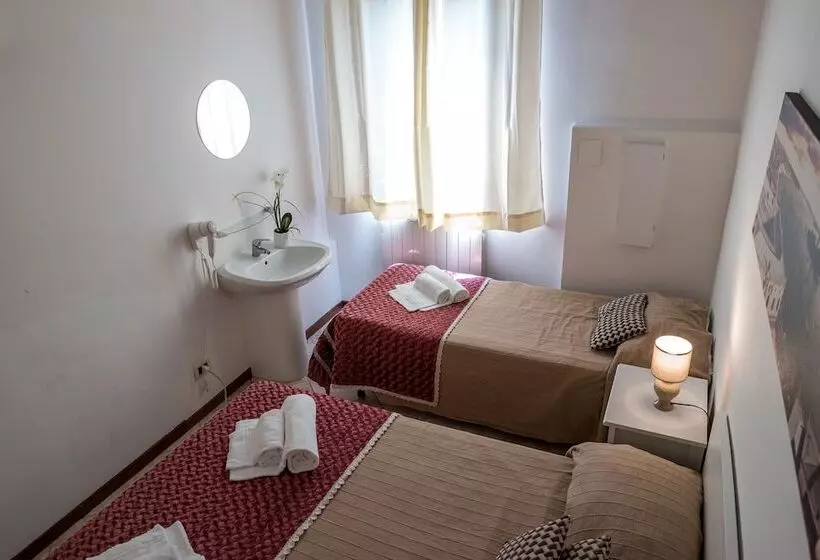 Backpackers House Venice   Hostel