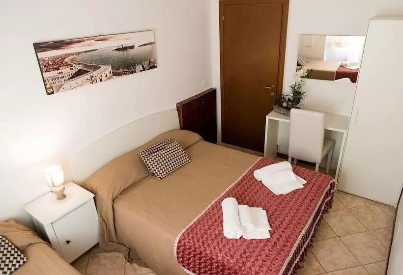 Backpackers House Venice   Hostel