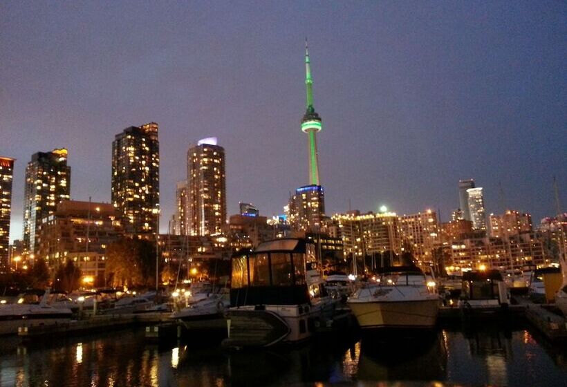 مبيت وإفطار Making Waves Boatel