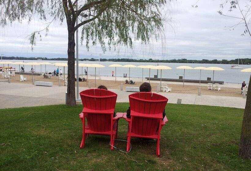 مبيت وإفطار Making Waves Boatel