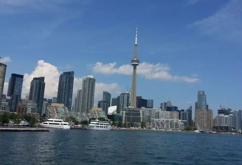 مبيت وإفطار Making Waves Boatel