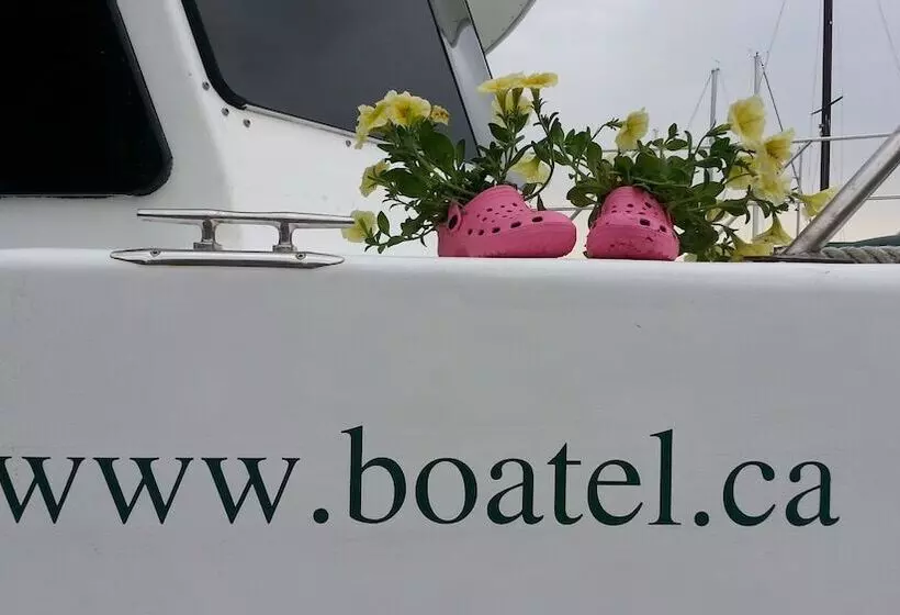 مبيت وإفطار Making Waves Boatel