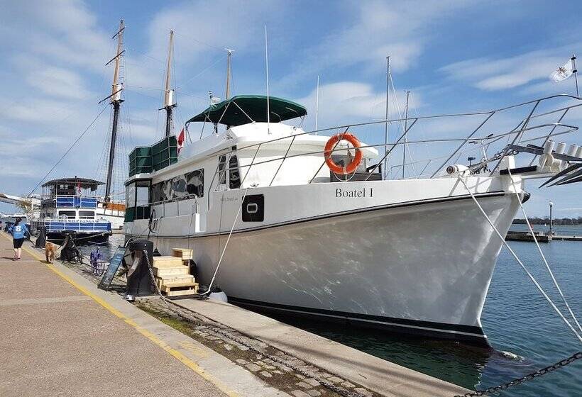 مبيت وإفطار Making Waves Boatel