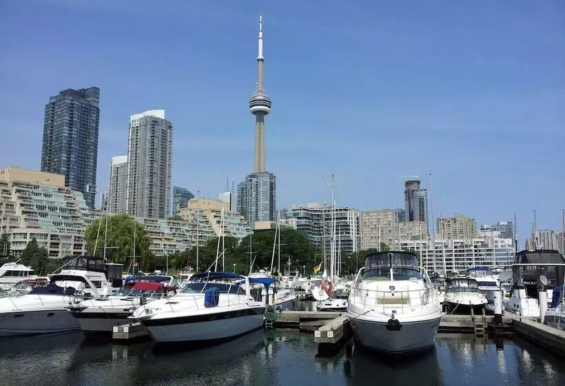 مبيت وإفطار Making Waves Boatel