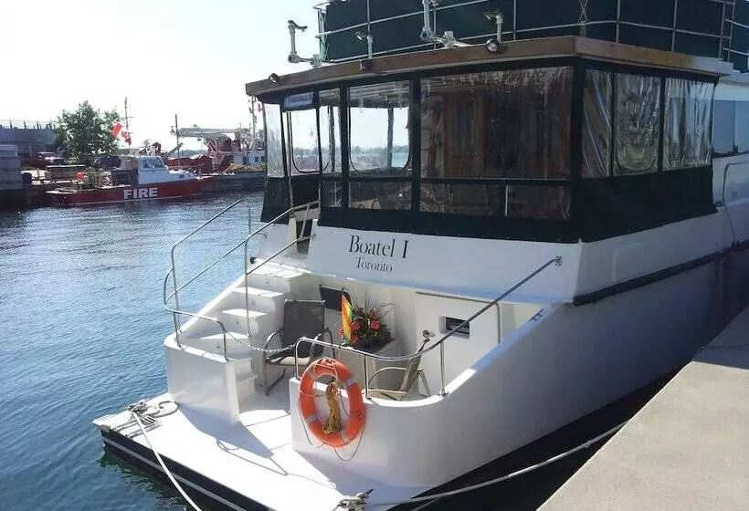 مبيت وإفطار Making Waves Boatel