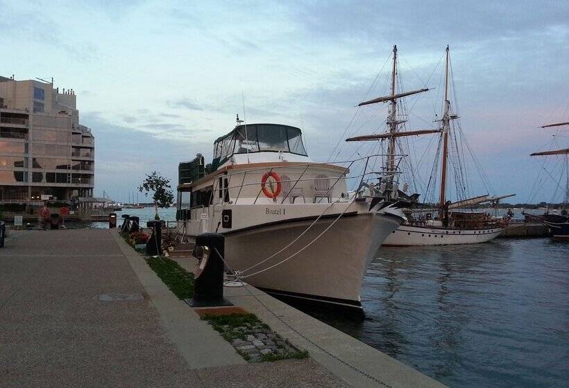 مبيت وإفطار Making Waves Boatel