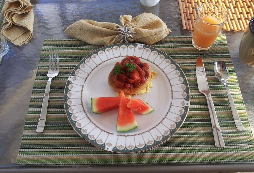 مبيت وإفطار Making Waves Boatel