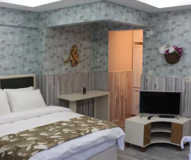 Bypegasus Smart Flats