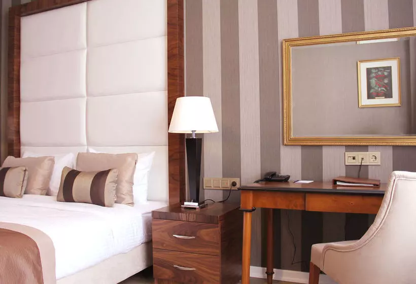 ホテル Manesol Fuar Beylikdüzü