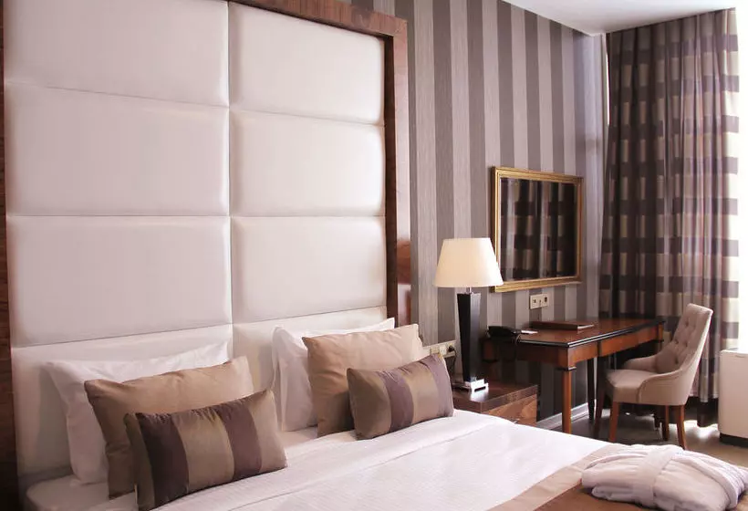 ホテル Manesol Fuar Beylikdüzü