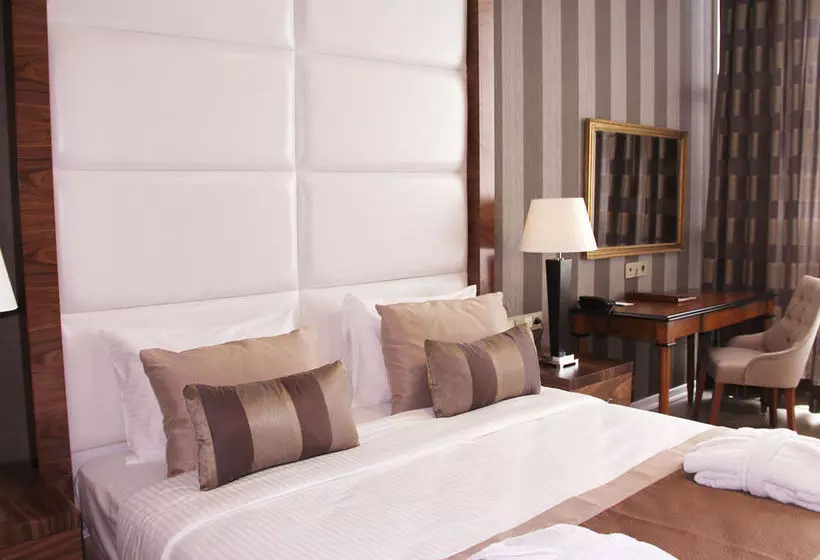 ホテル Manesol Fuar Beylikdüzü