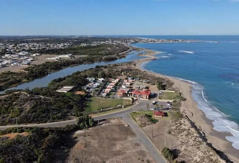 Отель Seaspray Beach Holiday Park