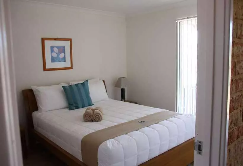 Отель Seaspray Beach Holiday Park