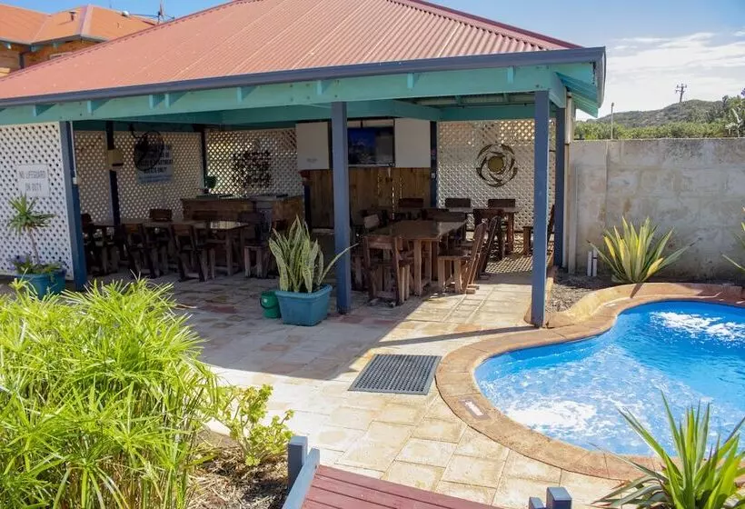 Отель Seaspray Beach Holiday Park