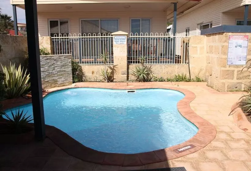 Отель Seaspray Beach Holiday Park