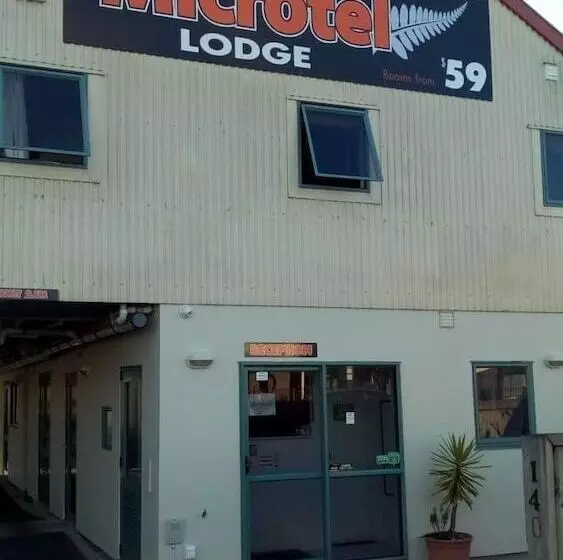 Microtel Lodge Hamilton   Hostel