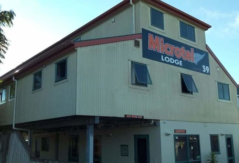 Microtel Lodge Hamilton   Hostel