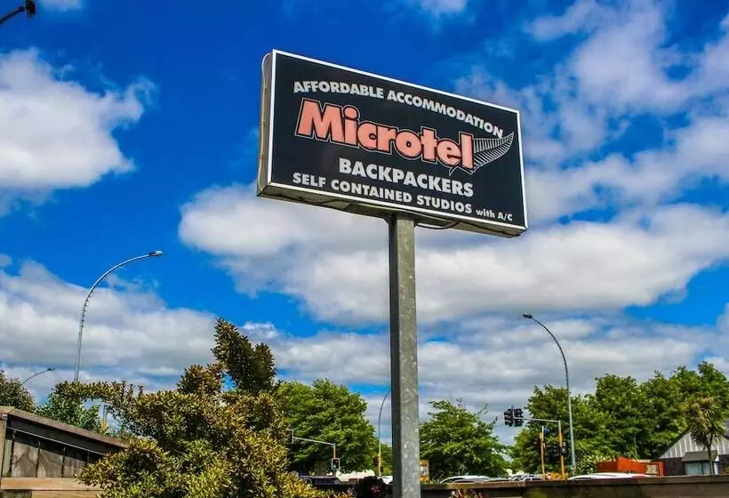Microtel Lodge Hamilton   Hostel