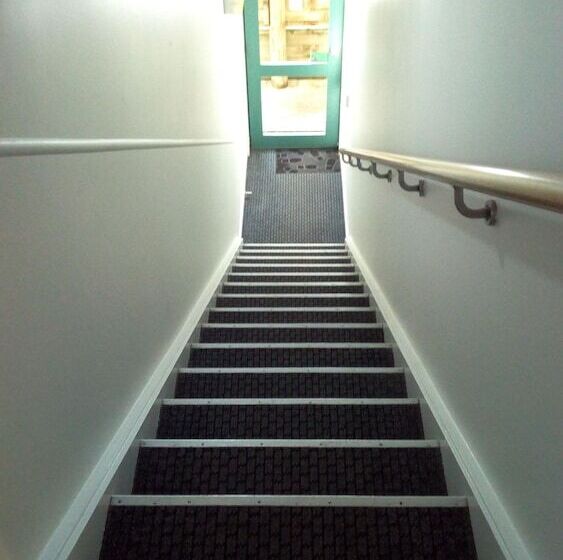 Microtel Lodge Hamilton   Hostel