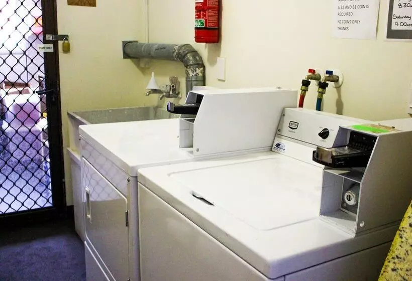 Microtel Lodge Hamilton   Hostel