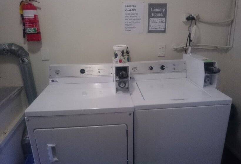 Microtel Lodge Hamilton   Hostel