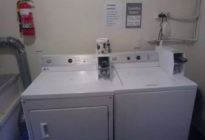 Microtel Lodge Hamilton   Hostel