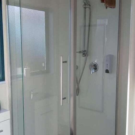 Microtel Lodge Hamilton   Hostel